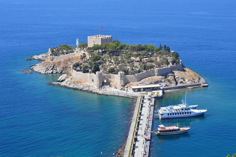 Kuşadası Güvercinada Kalesi Tarihi Görünümü